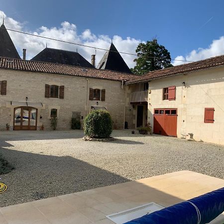 Les Cygnes Noirs Bed & Breakfast Aujac  Dış mekan fotoğraf