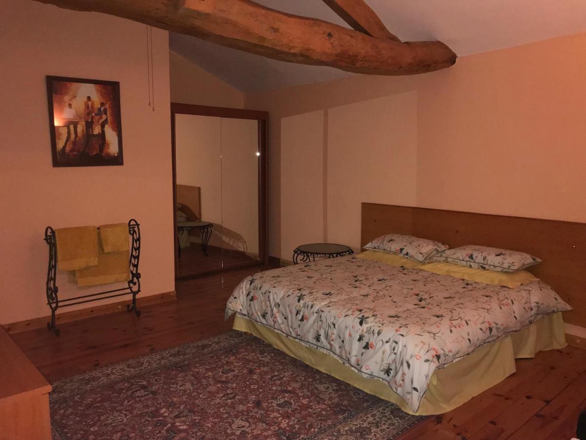 Les Cygnes Noirs Bed & Breakfast Aujac  Dış mekan fotoğraf