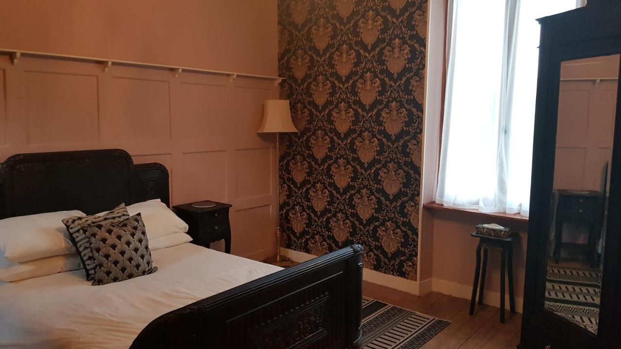 Les Cygnes Noirs Bed & Breakfast Aujac  Dış mekan fotoğraf
