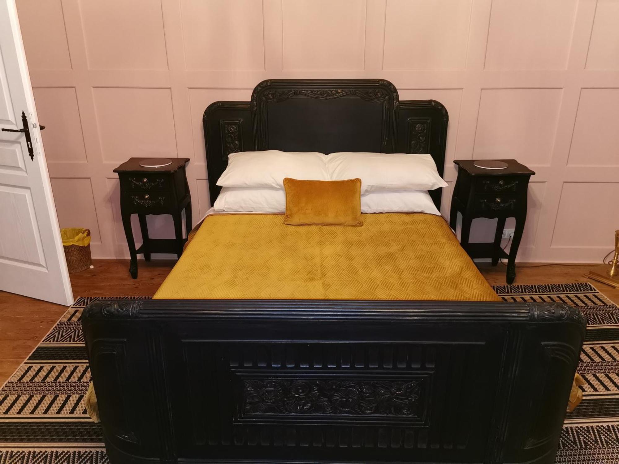 Les Cygnes Noirs Bed & Breakfast Aujac  Dış mekan fotoğraf