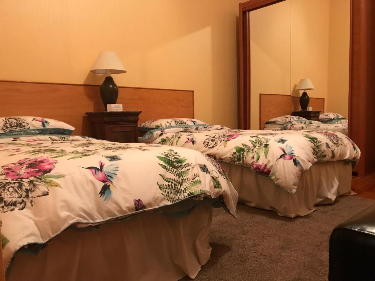 Les Cygnes Noirs Bed & Breakfast Aujac  Dış mekan fotoğraf